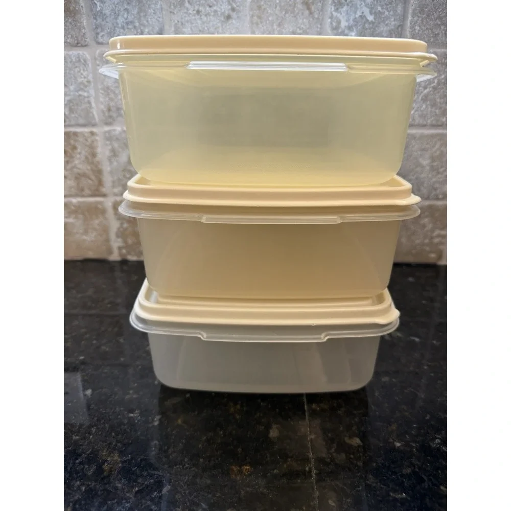 VTG 3pc Rubbermaid Servin Saver Rectangle 17 Cup Storage Container #7 Almond Lid